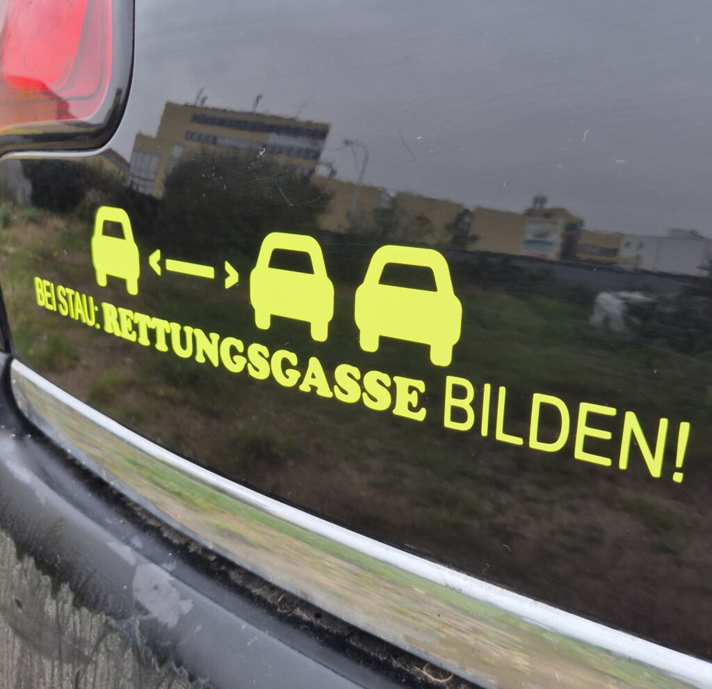 Rettungsgasse Aufkleber Neon Gelb Fahrzeug Sticker 30x 3,4 cm
